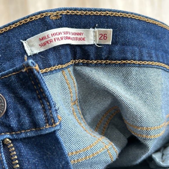 Women’s Levi’s - Picture 2 of 3
